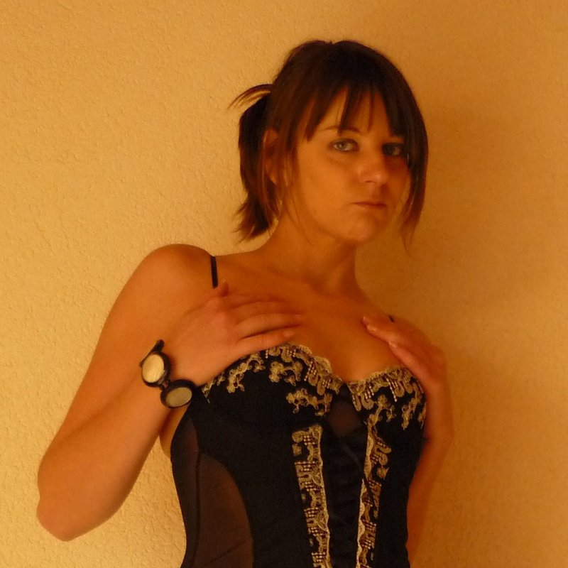 Idelle 28 Discreet escorts Harnedsville